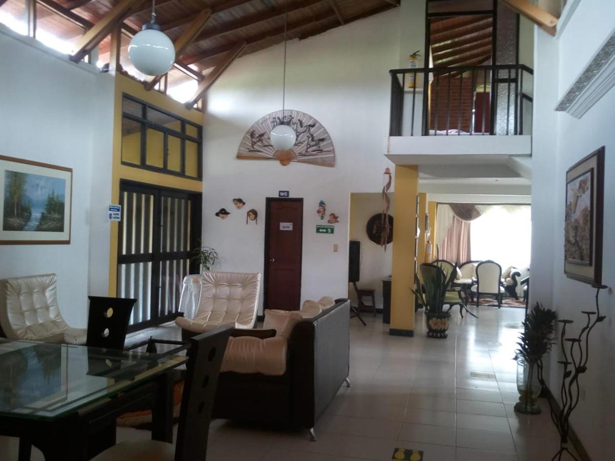 Villa Alejandra Del Quindio Calarcá エクステリア 写真