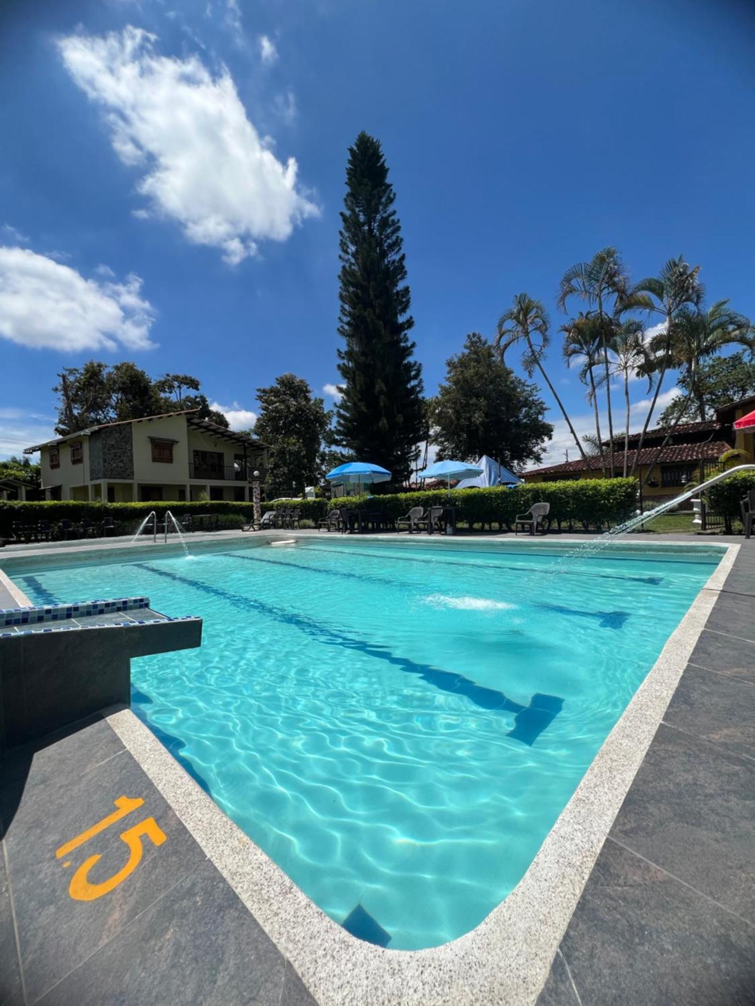 Villa Alejandra Del Quindio Calarcá エクステリア 写真