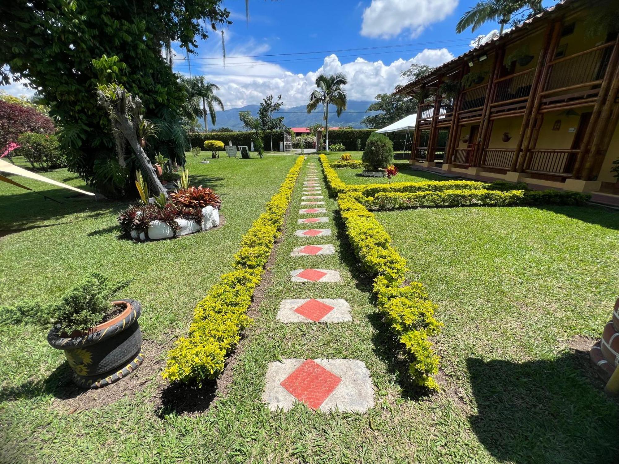 Villa Alejandra Del Quindio Calarcá エクステリア 写真