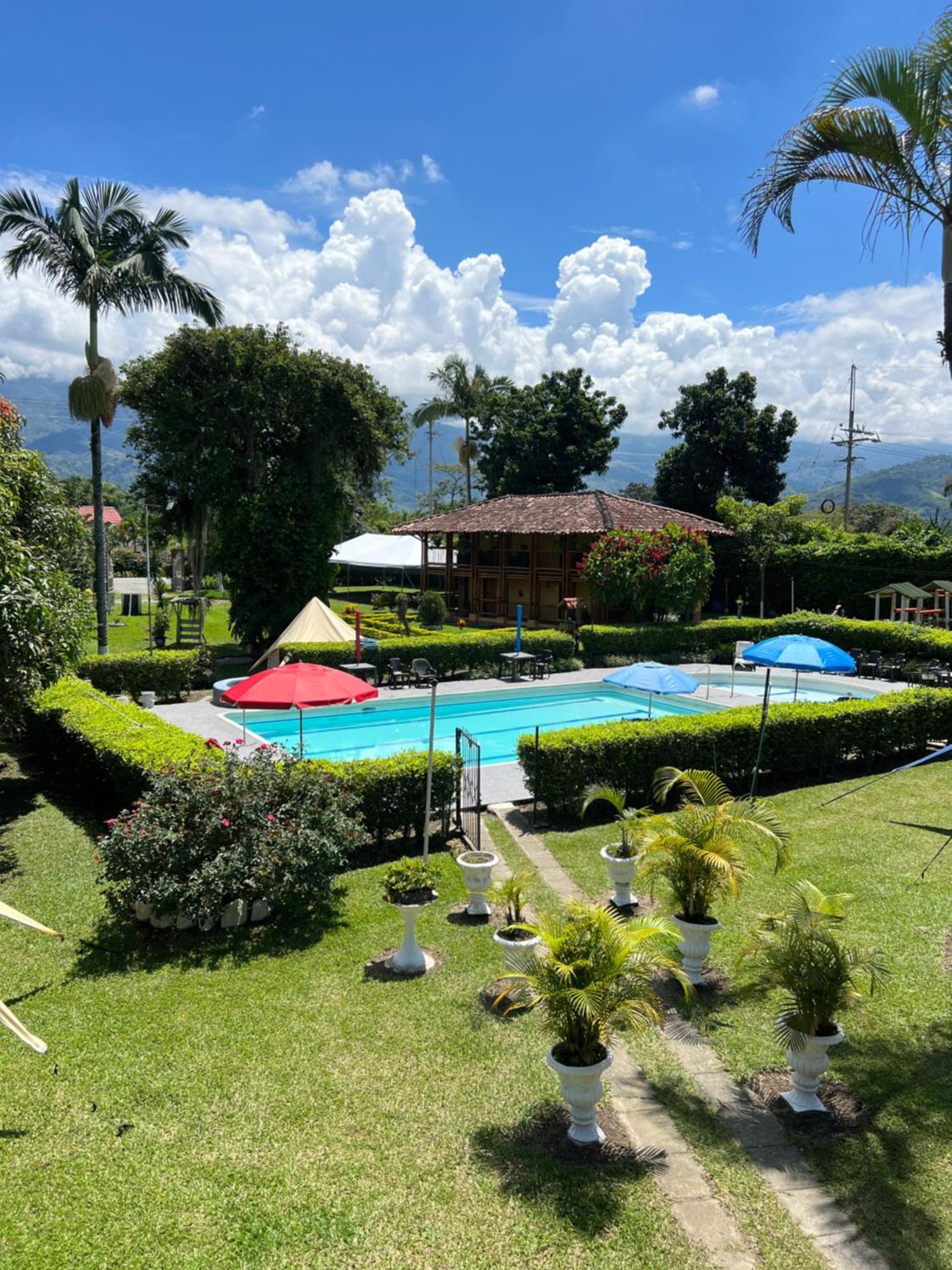 Villa Alejandra Del Quindio Calarcá エクステリア 写真