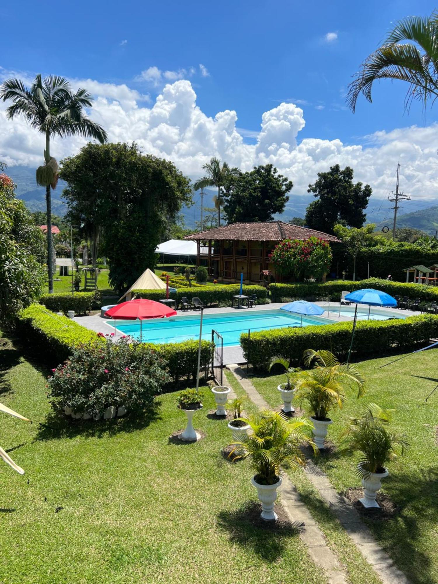 Villa Alejandra Del Quindio Calarcá エクステリア 写真
