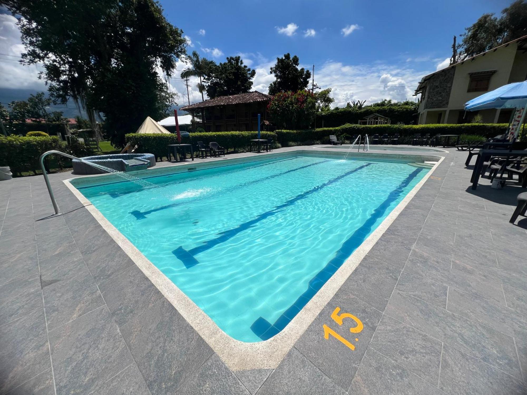 Villa Alejandra Del Quindio Calarcá エクステリア 写真