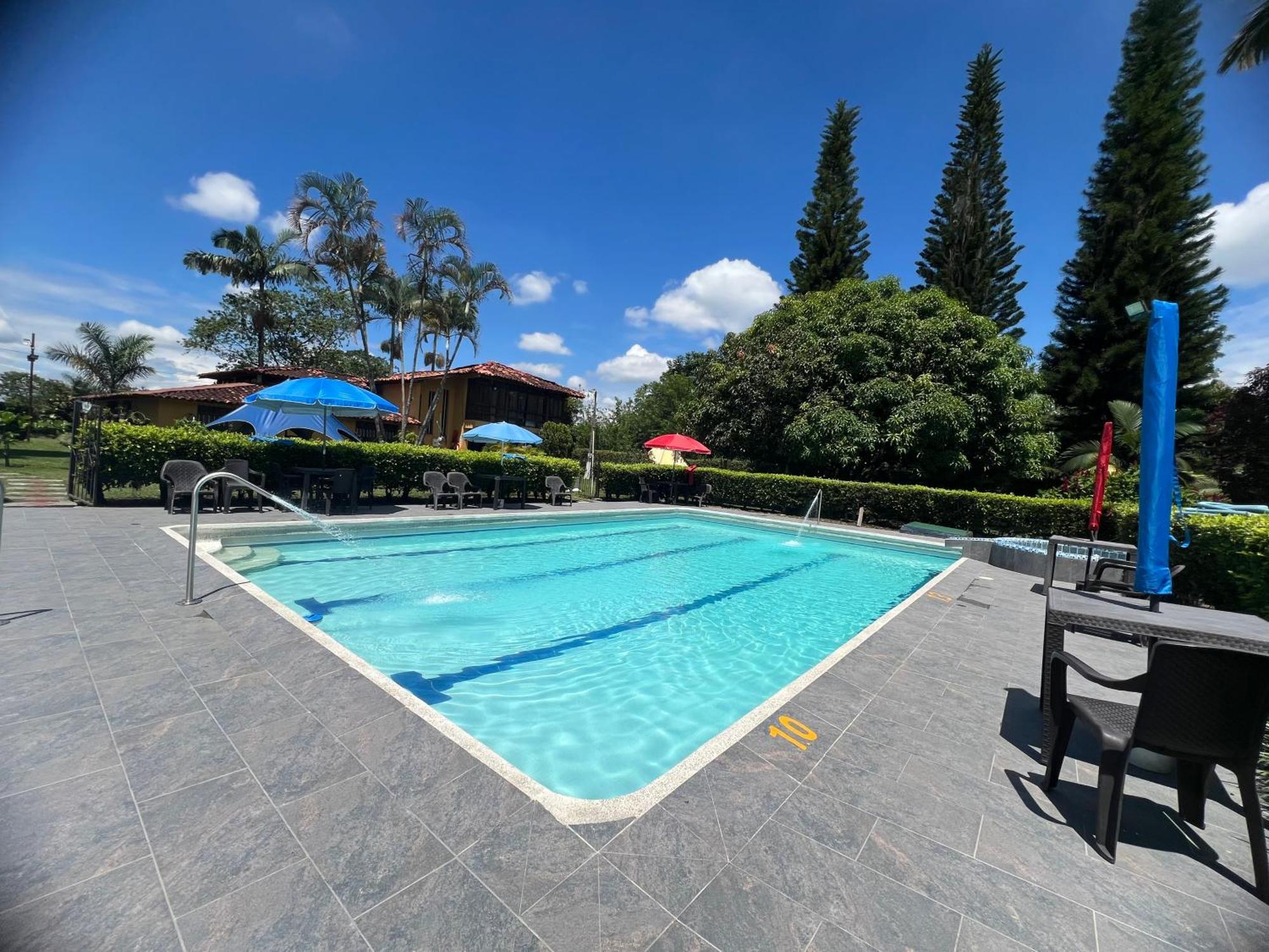 Villa Alejandra Del Quindio Calarcá エクステリア 写真