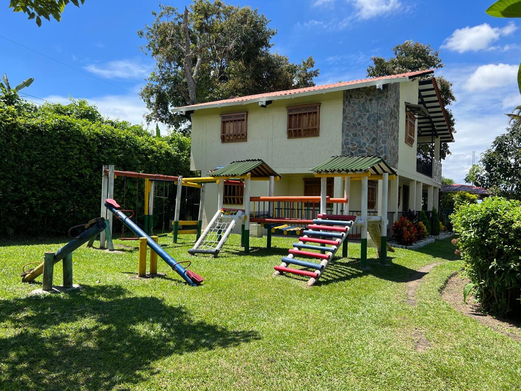 Villa Alejandra Del Quindio Calarcá エクステリア 写真