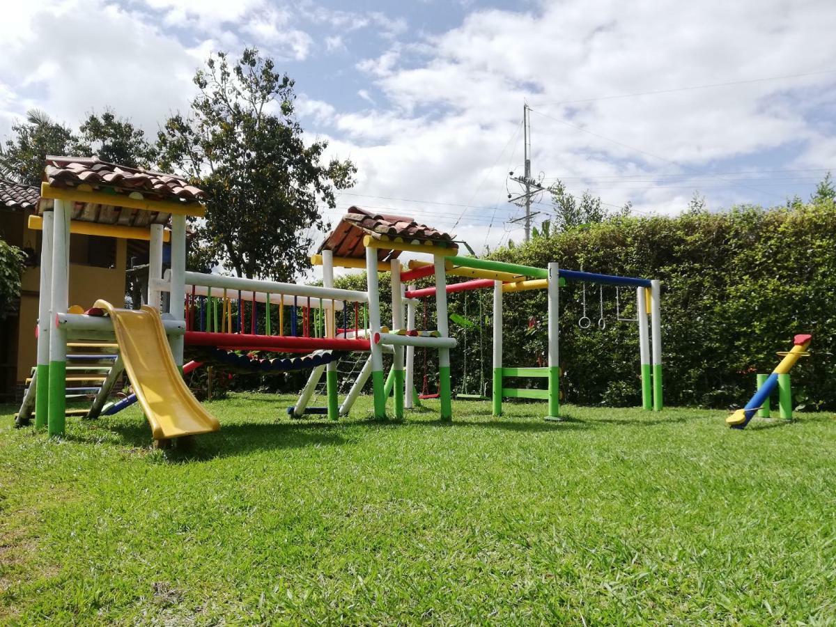 Villa Alejandra Del Quindio Calarcá エクステリア 写真