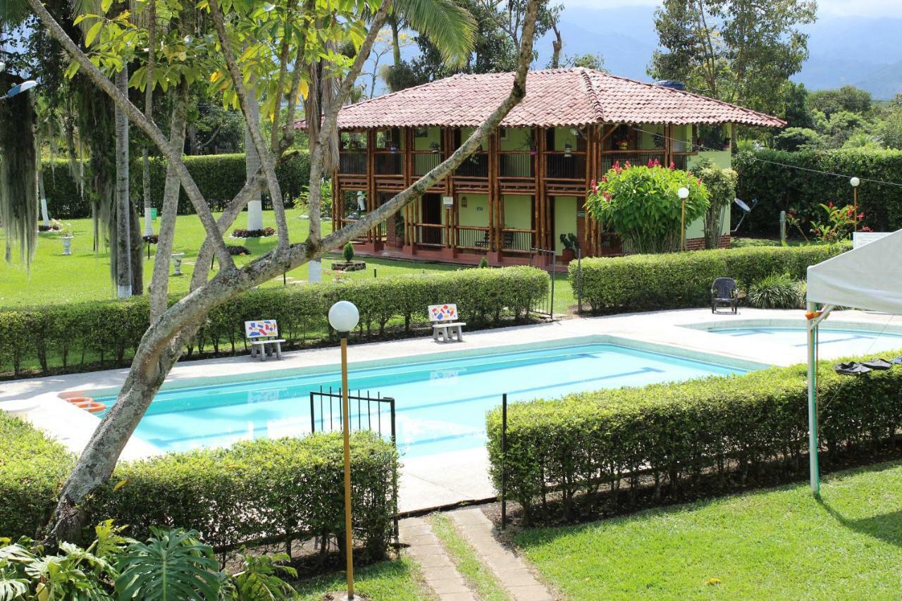 Villa Alejandra Del Quindio Calarcá エクステリア 写真